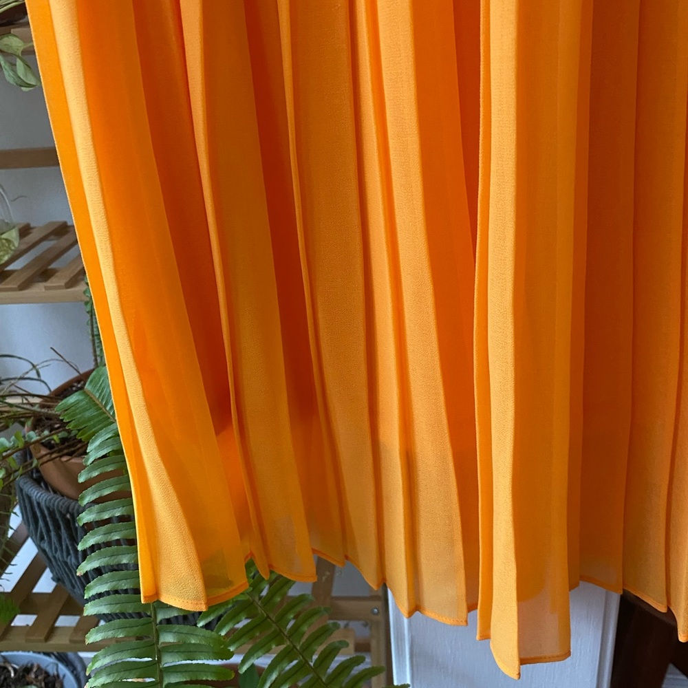 Yellow Zara pleated skirt size S elastic waist - Picture 2 of 6
